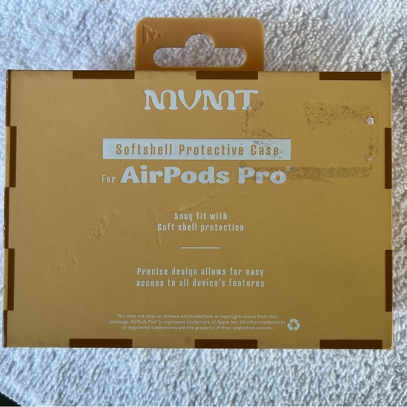 MVMT AirPod pro soft shell protective casa. Gingham plaid. NWT - Picture 6 of 9